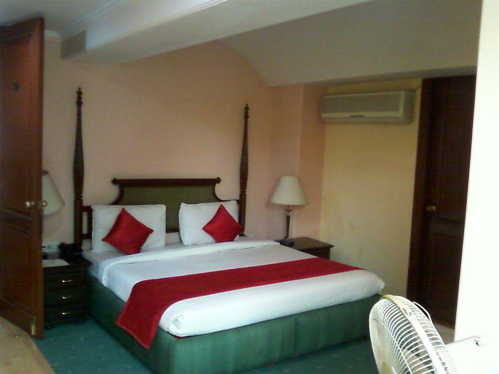 Hotel Treebo Corporate Park Nuova Delhi Esterno foto