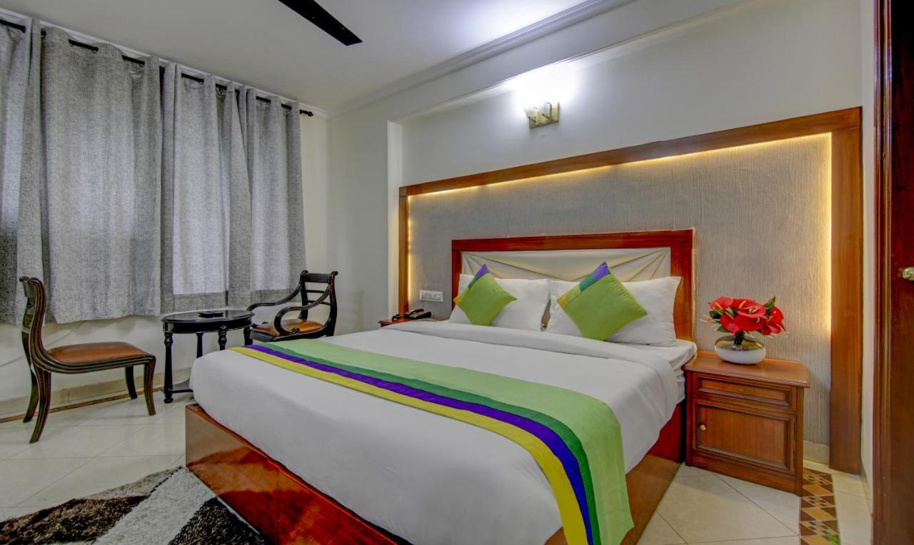Hotel Treebo Corporate Park Nuova Delhi Esterno foto