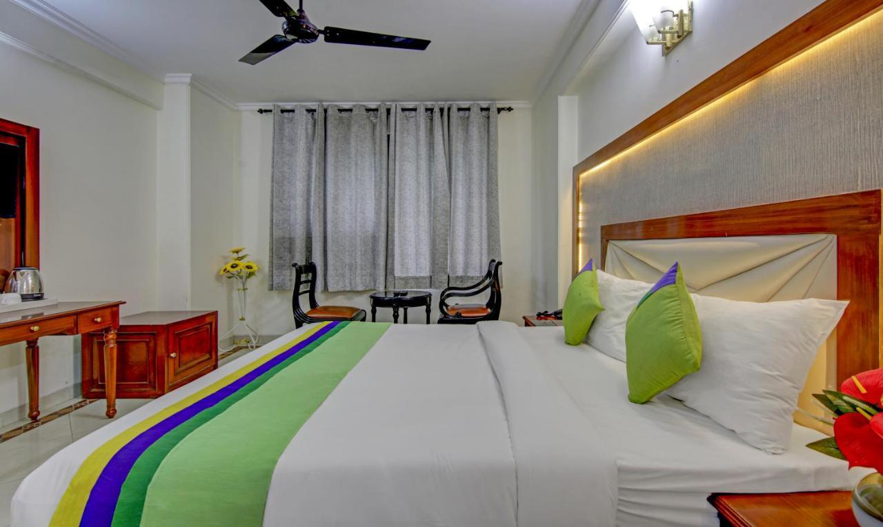 Hotel Treebo Corporate Park Nuova Delhi Esterno foto