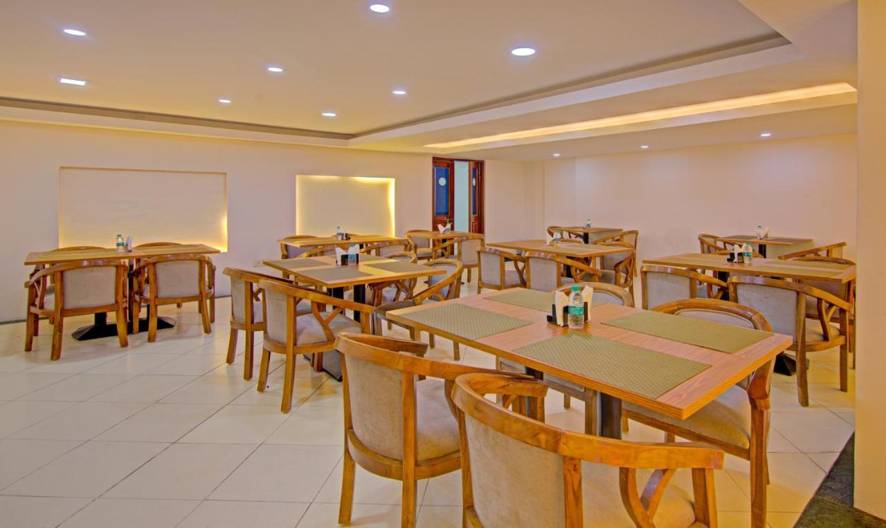 Hotel Treebo Corporate Park Nuova Delhi Esterno foto