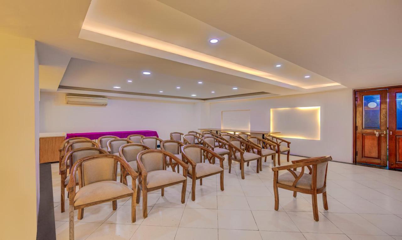 Hotel Treebo Corporate Park Nuova Delhi Esterno foto