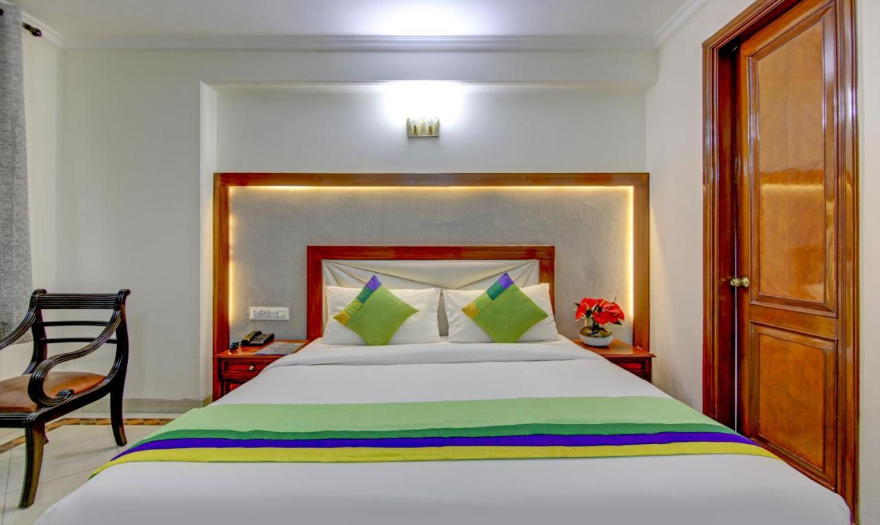 Hotel Treebo Corporate Park Nuova Delhi Esterno foto