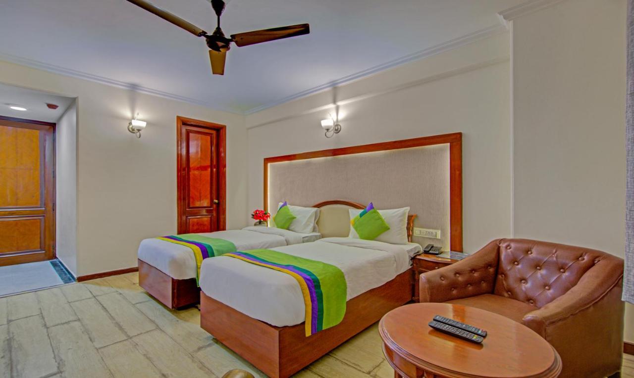 Hotel Treebo Corporate Park Nuova Delhi Esterno foto