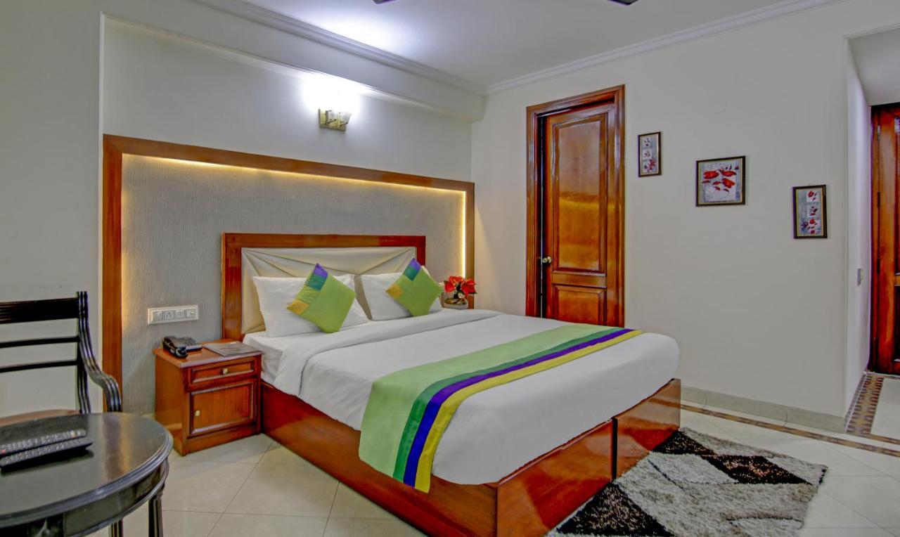 Hotel Treebo Corporate Park Nuova Delhi Esterno foto