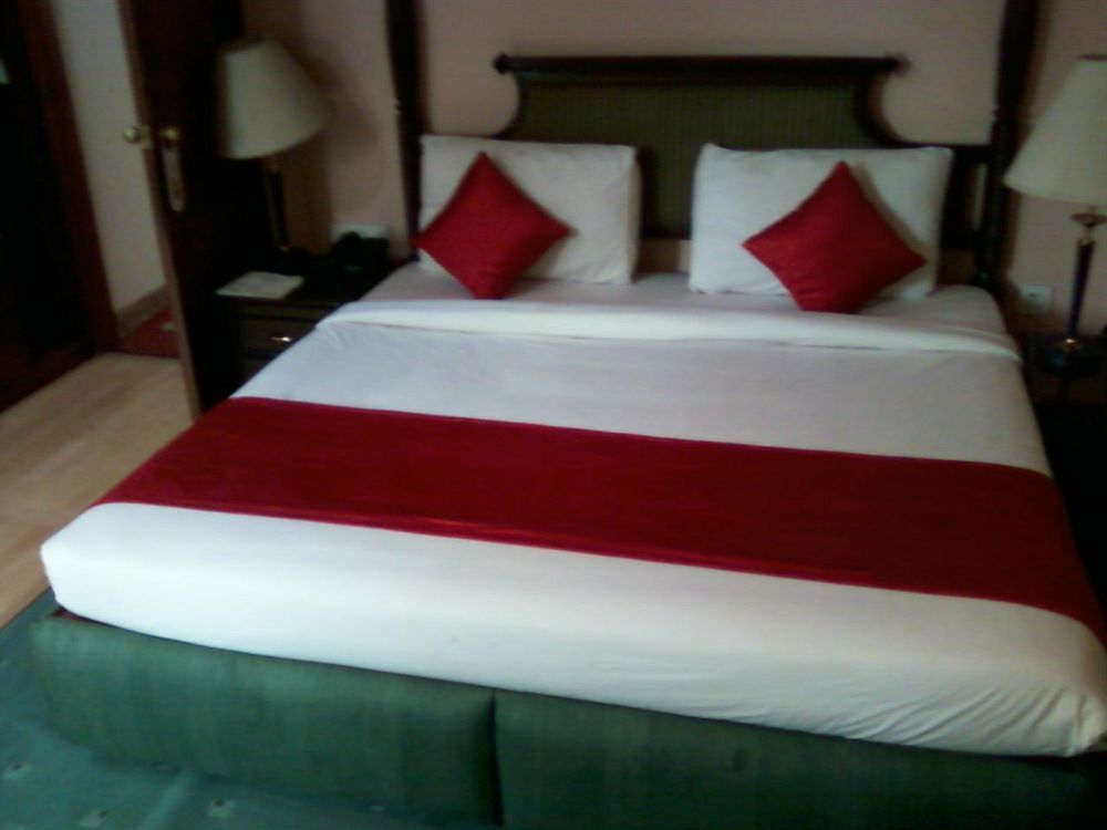 Hotel Treebo Corporate Park Nuova Delhi Esterno foto