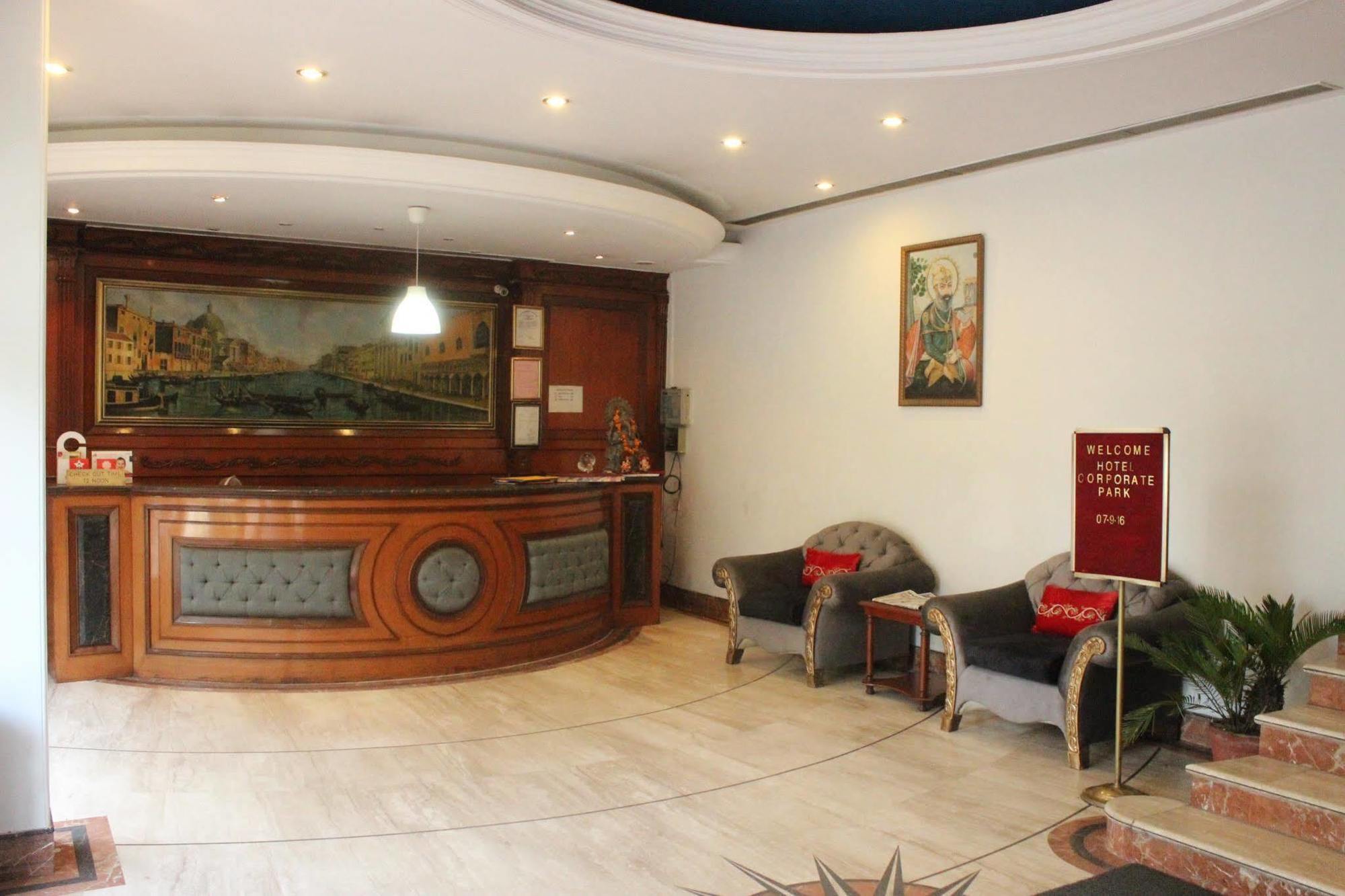 Hotel Treebo Corporate Park Nuova Delhi Esterno foto
