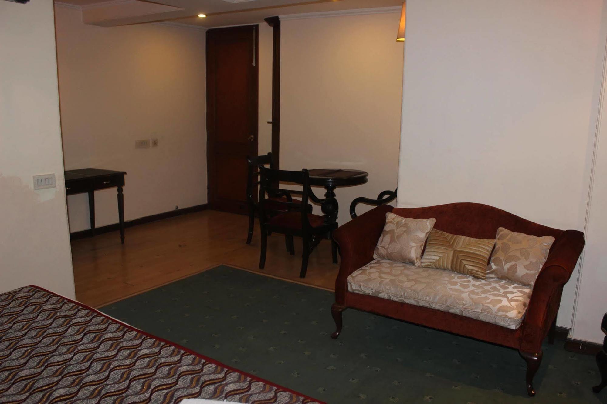Hotel Treebo Corporate Park Nuova Delhi Esterno foto