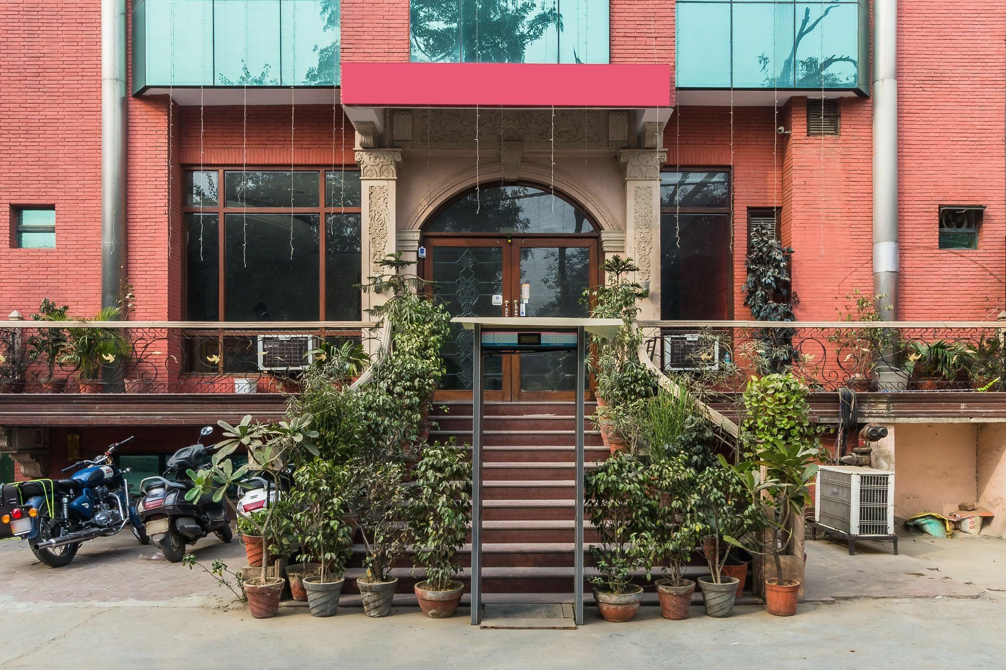 Hotel Treebo Corporate Park Nuova Delhi Esterno foto